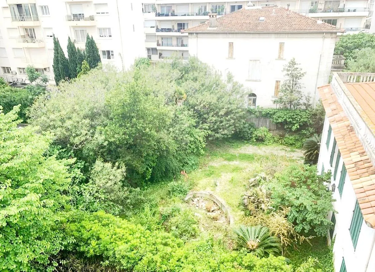 Apartment Studio Au Calme 100 Metres De La Croisette Cannes