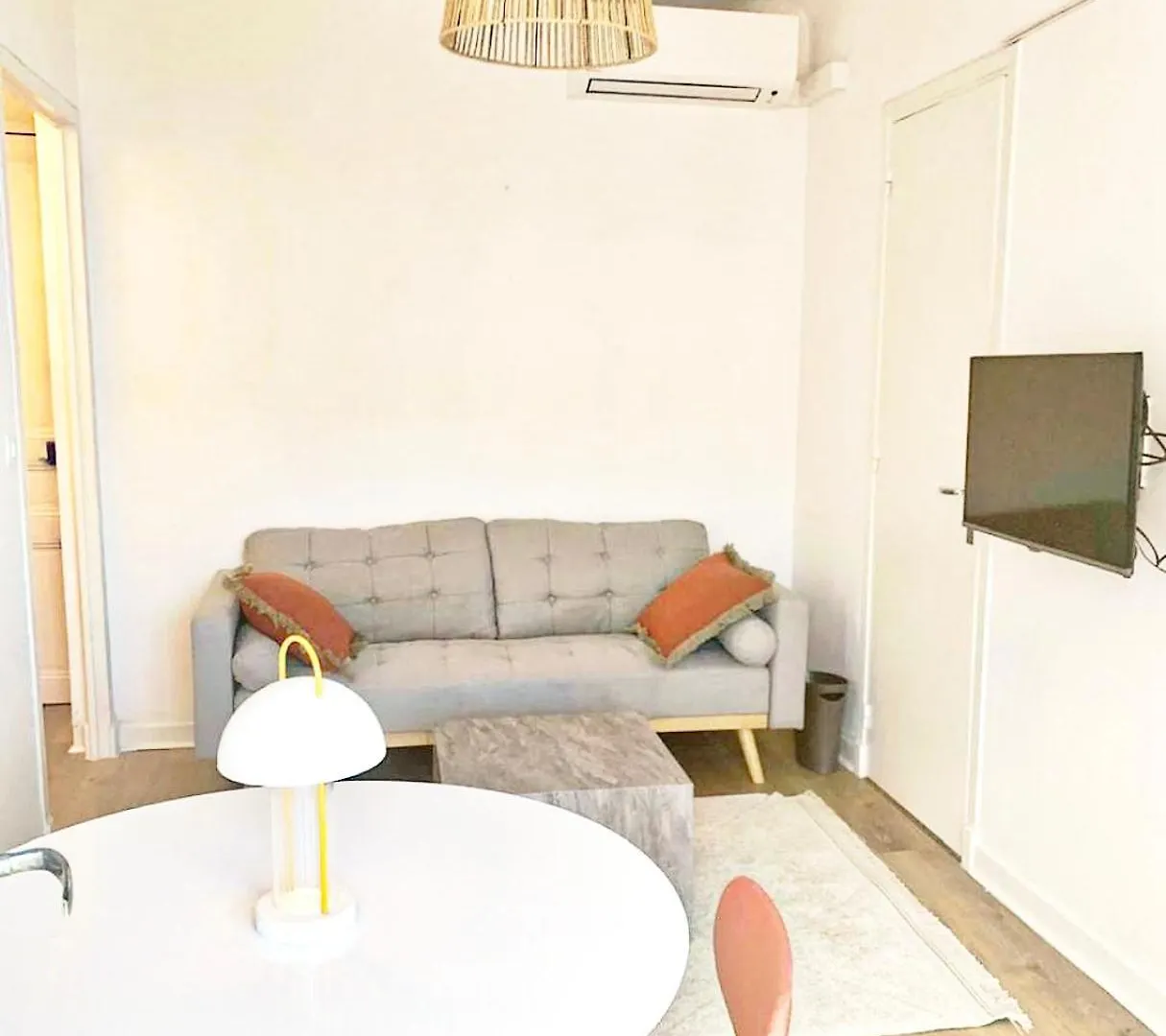 Apartment Studio Au Calme 100 Metres De La Croisette Cannes France